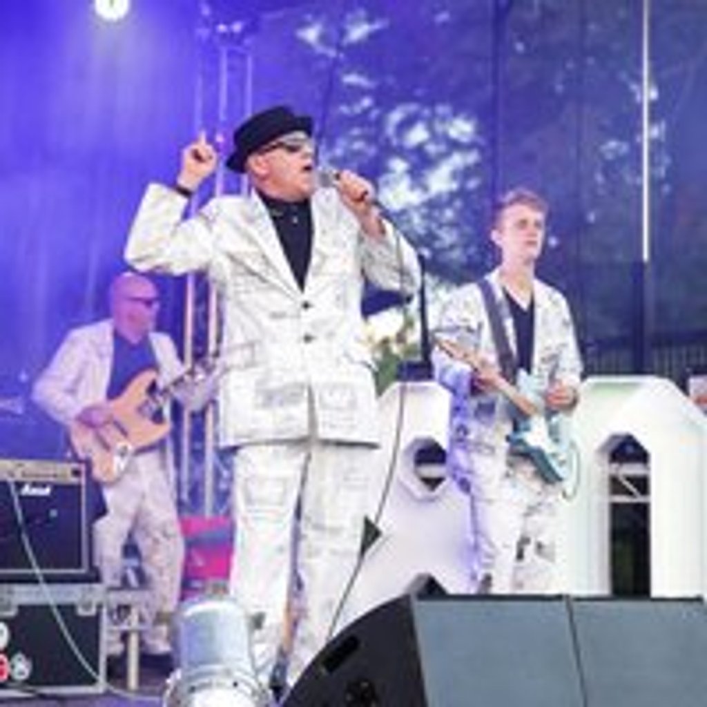 Badness  Madness Tribute Night | Bier Keller