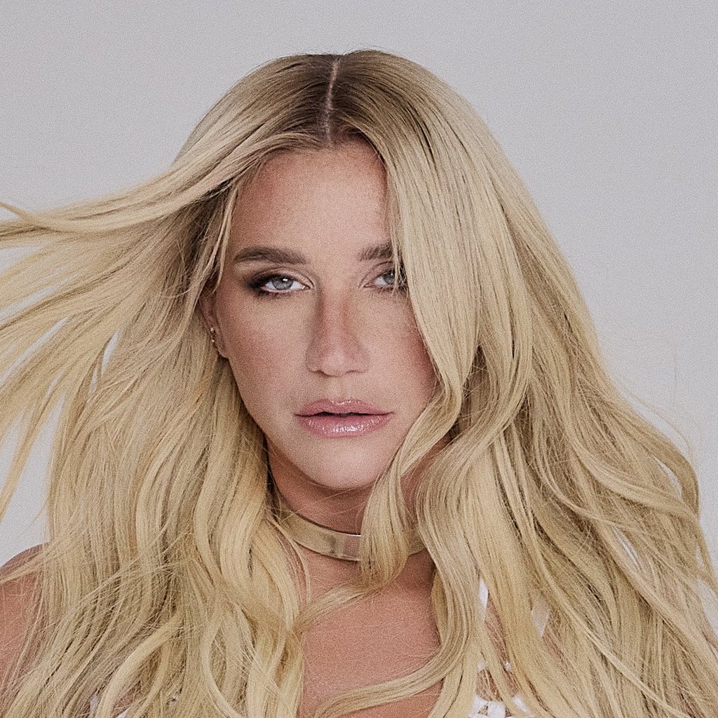 Kesha - Tits Out Tour