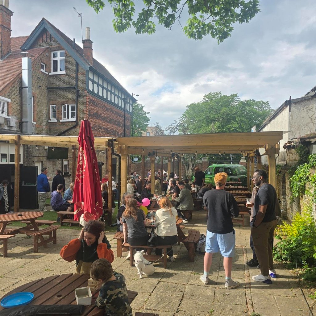 The Elmhurst free bank holiday Sat 'Garden Party' w/ Toby Tobias