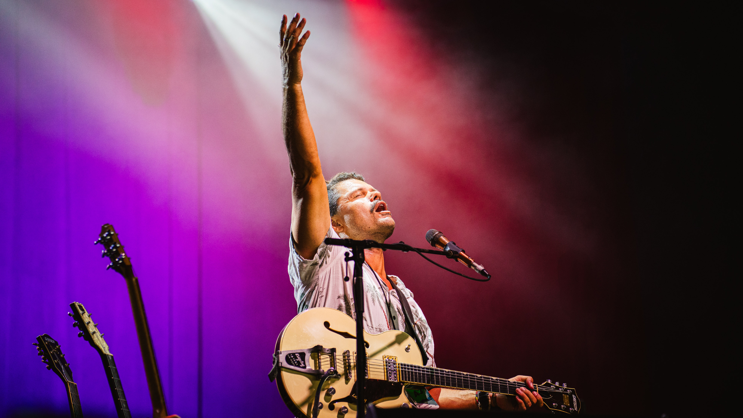 Ash Grunwald with The Brisbane City Gospel Choir