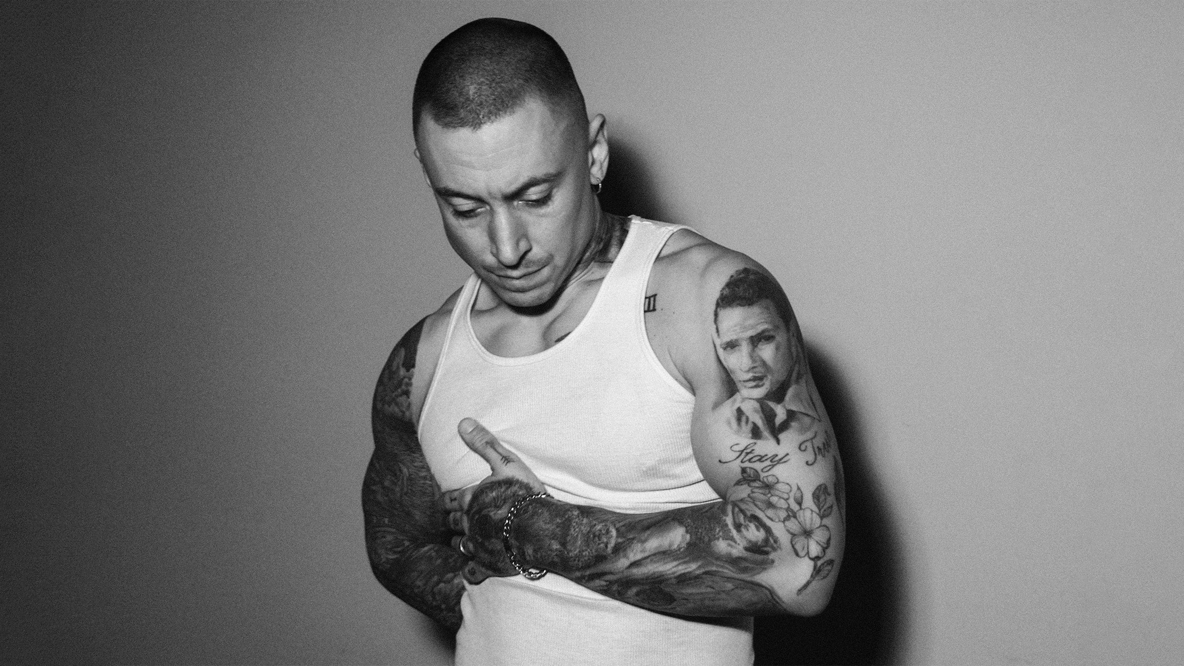 Noah Gundersen: Intimate Solo Performance of New Music