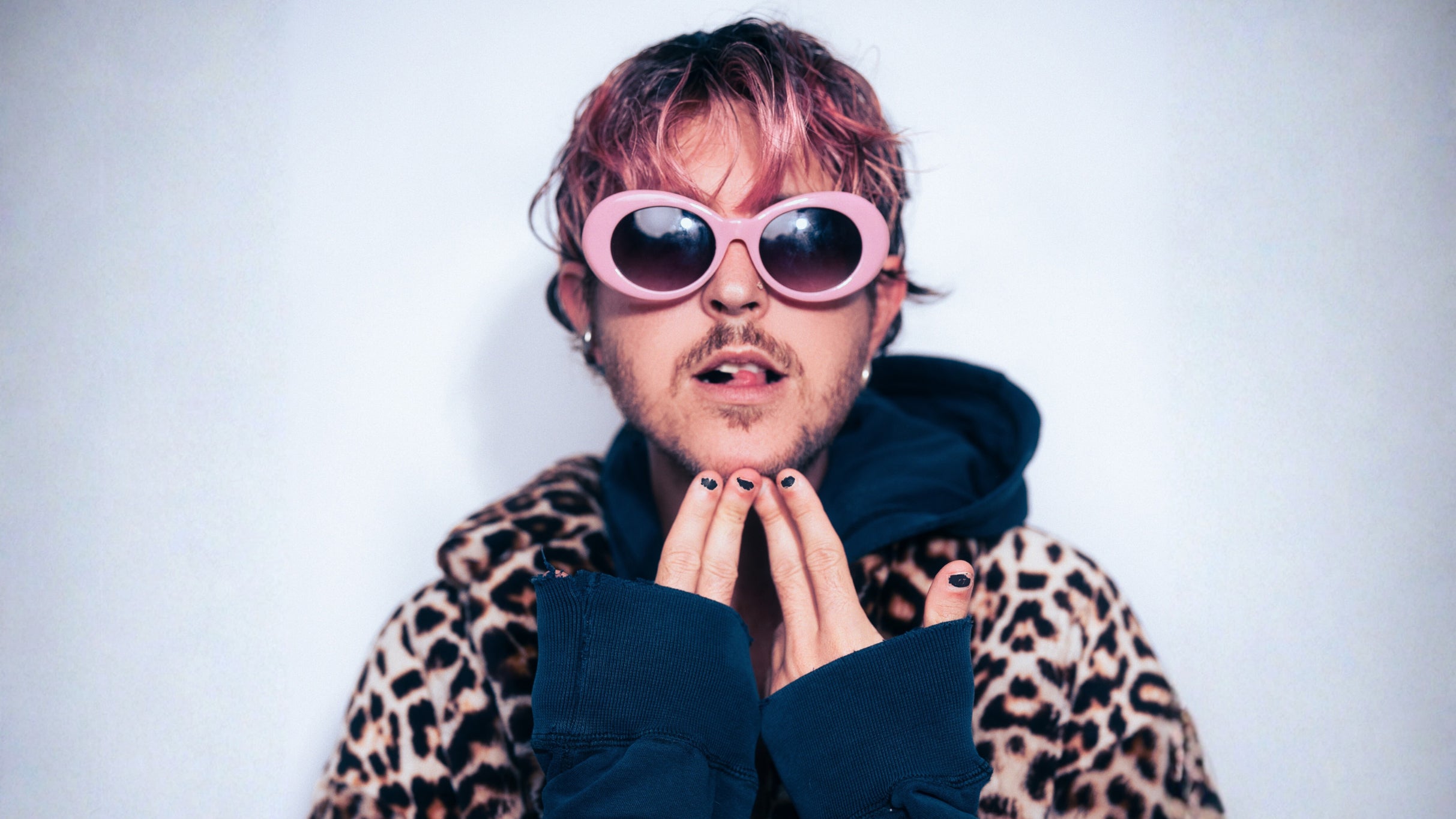 Oscar and the Wolf with Mara