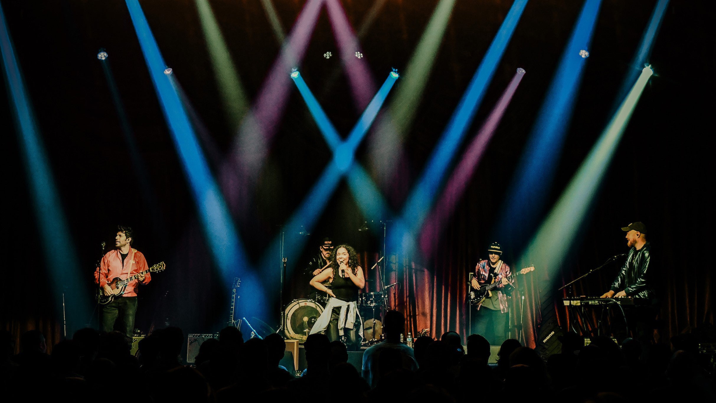 Scary Pockets with support from Scary Goldings